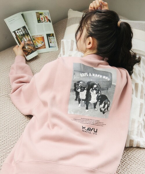 KAVU(カブー)の「KAVU/カブー 限定展開 KAVU×FREAK'S STORE / カブ― 別注 クルードッグ フォトプリント クルーネック スウェット(Tシャツ/カットソー・メンズ・グレイッシュベージュ/スミクロ/ピンク/アッシュグレー・LARGE/SMALL/MEDIUM)」の1枚目の写真
