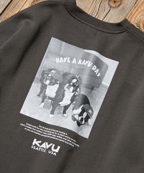 KAVU(カブー)の「KAVU/カブー 限定展開 KAVU×FREAK'S STORE / カブ― 別注 クルードッグ フォトプリント クルーネック スウェット(Tシャツ/カットソー・メンズ・グレイッシュベージュ/スミクロ/ピンク/アッシュグレー・LARGE/SMALL/MEDIUM)」の8枚目の写真