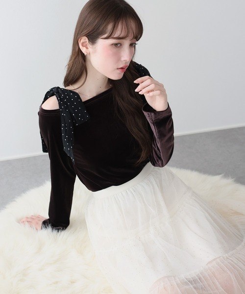 BLUEEAST(ブルーイースト)の「ショルダードットリボンベロアトップス(Tシャツ/カットソー・レディース・アイボリー/ブラウン/ブラック・MEDIUM)」の3枚目の写真
