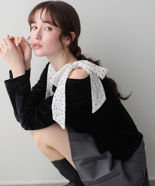 BLUEEAST(ブルーイースト)の「ショルダードットリボンベロアトップス(Tシャツ/カットソー・レディース・アイボリー/ブラウン/ブラック・MEDIUM)」の2枚目の写真