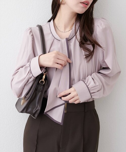 natural couture（ナチュラルクチュール）の「配色ボウタイ２WAYブラウス（シャツ/ブラウス・レディース・ネイビー/オフホワイト/ピンクベージュ/グレイッシュベージュ/その他1・FREE）」の4枚目の写真