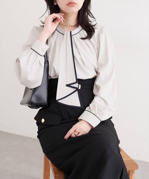 natural couture（ナチュラルクチュール）の「配色ボウタイ２WAYブラウス（シャツ/ブラウス・レディース・ネイビー/オフホワイト/ピンクベージュ/グレイッシュベージュ/その他1・FREE）」の2枚目の写真