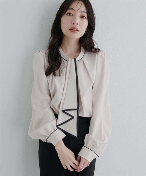 natural couture（ナチュラルクチュール）の「配色ボウタイ２WAYブラウス（シャツ/ブラウス・レディース・ネイビー/オフホワイト/ピンクベージュ/グレイッシュベージュ/その他1・FREE）」の9枚目の写真