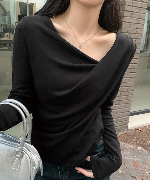 ADDITION STORE(アディションストア)の「ドレープネック ロングスリーブ T(Tシャツ/カットソー・レディース・ベージュ/ブラック/ライトブルー/ライトピンク/オフホワイト・LARGE/MEDIUM/SMALL)」の2枚目の写真