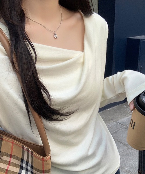 ADDITION STORE(アディションストア)の「ドレープネック ロングスリーブ T(Tシャツ/カットソー・レディース・ベージュ/ブラック/ライトブルー/ライトピンク/オフホワイト・LARGE/MEDIUM/SMALL)」の6枚目の写真