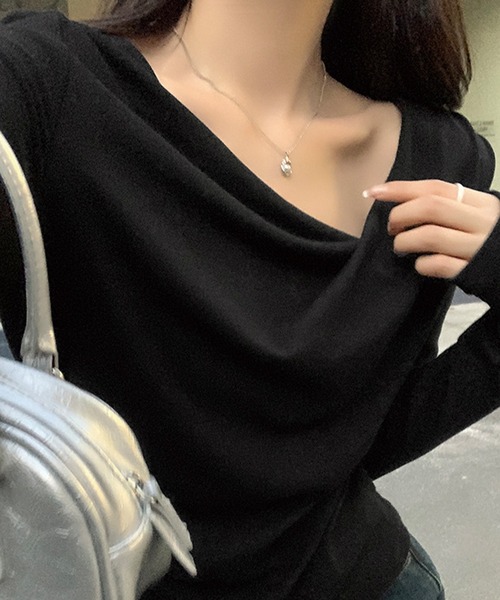 ADDITION STORE(アディションストア)の「ドレープネック ロングスリーブ T(Tシャツ/カットソー・レディース・ベージュ/ブラック/ライトブルー/ライトピンク/オフホワイト・LARGE/MEDIUM/SMALL)」の9枚目の写真