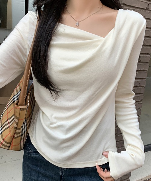 ADDITION STORE(アディションストア)の「ドレープネック ロングスリーブ T(Tシャツ/カットソー・レディース・ベージュ/ブラック/ライトブルー/ライトピンク/オフホワイト・LARGE/MEDIUM/SMALL)」の8枚目の写真