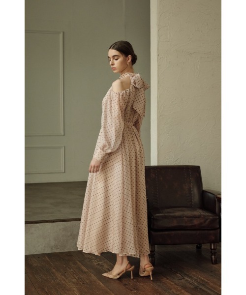 ERADIE(エラディエ)の「Open Shoulder Dot Dress オープンショルダードットドレス(ワンピース・レディース・ブラック系/モーブ系・FREE)」の6枚目の写真