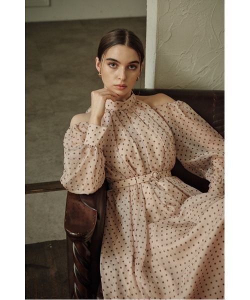 ERADIE(エラディエ)の「Open Shoulder Dot Dress オープンショルダードットドレス(ワンピース・レディース・ブラック系/モーブ系・FREE)」の9枚目の写真