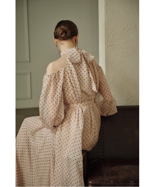 ERADIE(エラディエ)の「Open Shoulder Dot Dress オープンショルダードットドレス(ワンピース・レディース・ブラック系/モーブ系・FREE)」の8枚目の写真