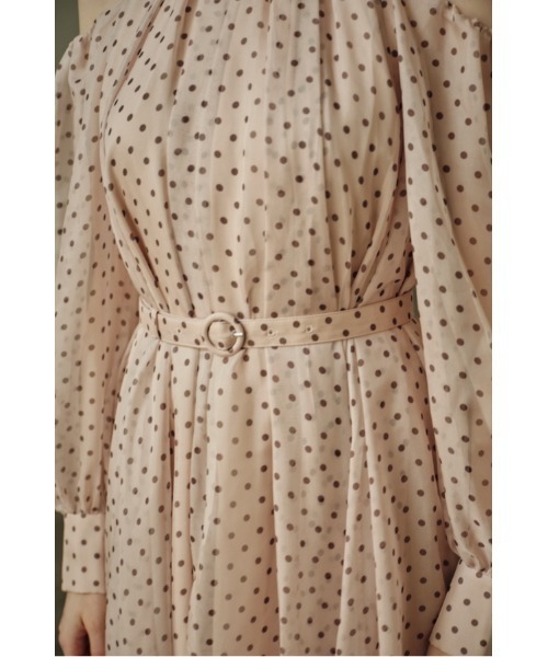 ERADIE(エラディエ)の「Open Shoulder Dot Dress オープンショルダードットドレス(ワンピース・レディース・ブラック系/モーブ系・FREE)」の4枚目の写真