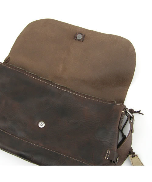 URBAN RESEARCH DOORS WOMENS（アーバンリサーチ ドアーズ ウィメンズ）の「DOORS レザーショルダーバッグA（ショルダーバッグ・レディース・チョコ/ベージュ/ブラウン/ネイビー/レッド・FREE）」の12枚目の写真