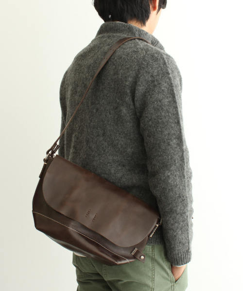 URBAN RESEARCH DOORS WOMENS（アーバンリサーチ ドアーズ ウィメンズ）の「DOORS レザーショルダーバッグA（ショルダーバッグ・レディース・チョコ/ベージュ/ブラウン/ネイビー/レッド・FREE）」の14枚目の写真