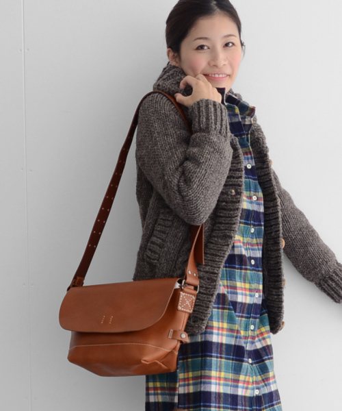 URBAN RESEARCH DOORS WOMENS（アーバンリサーチ ドアーズ ウィメンズ）の「DOORS レザーショルダーバッグA（ショルダーバッグ・レディース・チョコ/ベージュ/ブラウン/ネイビー/レッド・FREE）」の17枚目の写真