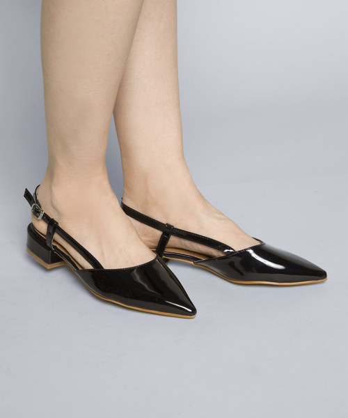 PLAIN CLOTHING（プレーンクロージング）の「バックストラップパンプス【SELECTED FOR PLAIN CLOTHING】（パンプス・レディース・ベージュ/ブラック・38/39/37/36/35）」の2枚目の写真