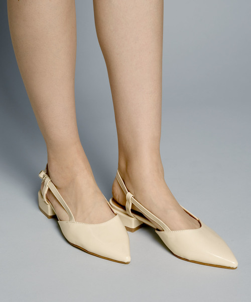 PLAIN CLOTHING（プレーンクロージング）の「バックストラップパンプス【SELECTED FOR PLAIN CLOTHING】（パンプス・レディース・ベージュ/ブラック・38/39/37/36/35）」の15枚目の写真