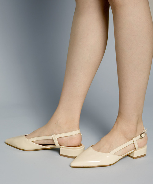 PLAIN CLOTHING（プレーンクロージング）の「バックストラップパンプス【SELECTED FOR PLAIN CLOTHING】（パンプス・レディース・ベージュ/ブラック・38/39/37/36/35）」の16枚目の写真