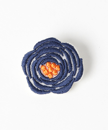 サリースコット ブローチ Sally Scott(サリースコット)の「ラナンキュラス 刺繍ブローチ