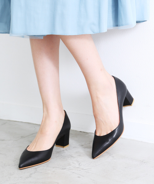 Au BANNISTER(オゥバニスター)の「ブロックヒールパンプス(パンプス・レディース・ブラック/キャメル/ブルー/ピンク/ライトグレー・35/36/37/38/39)」の2枚目の写真