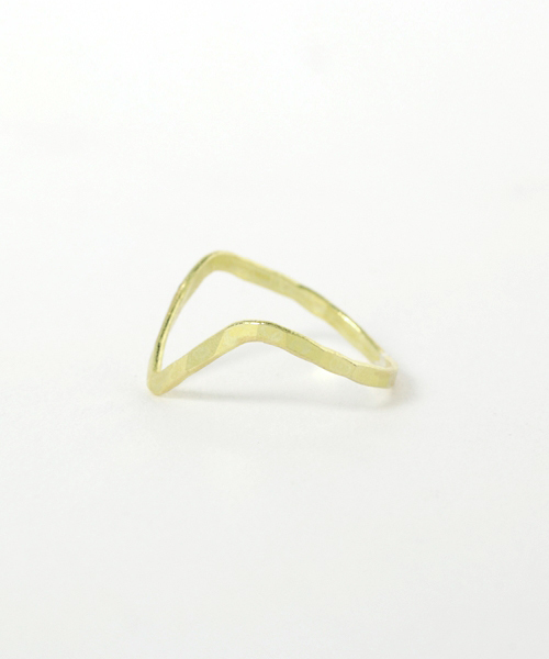 TONE SELECT GOODS(トーンセレクトグッズ)の「【V&SSS】V ring (brass)(リング・レディース・ゴールド・3号/15号/13号/18号/11号/6号/9号/1号/5号/7号)」の2枚目の写真