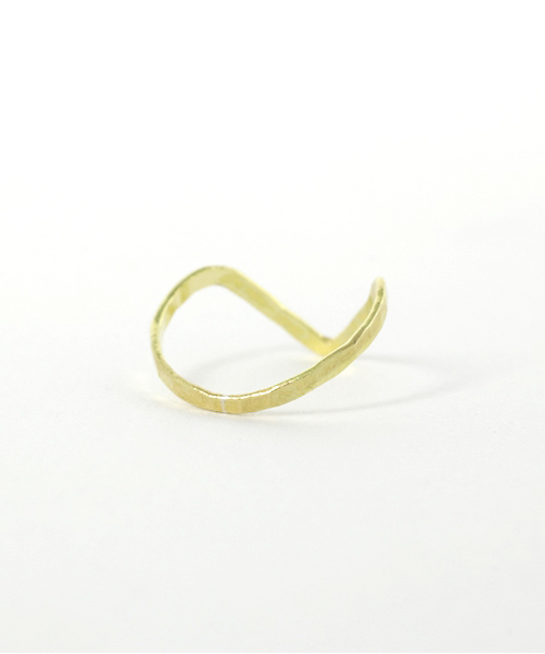 TONE SELECT GOODS(トーンセレクトグッズ)の「【V&SSS】V ring (brass)(リング・レディース・ゴールド・3号/15号/13号/18号/11号/6号/9号/1号/5号/7号)」の3枚目の写真