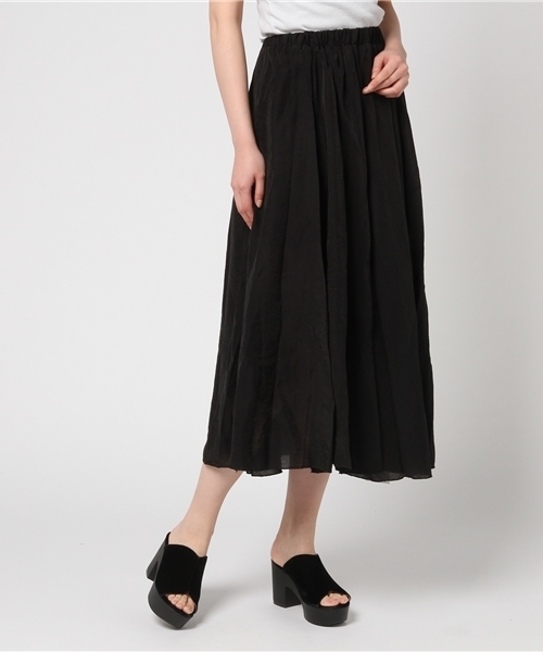 Re:EDIT（リエディ）の「[秋口まで使える新色がDEBUT]レギュラーヘムロングスカートボトムス/スカート/膝丈・ミモレ丈（51～65cm）[リエディ]（スカート・レディース・ピンク/グリーン/ブラック/カーキ/ベージュ/ネイビー/ブルー/ブルーグリーン/モカ/パープル・MEDIUM）」の2枚目の写真