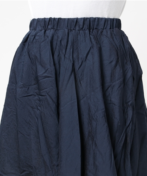 Re:EDIT（リエディ）の「[秋口まで使える新色がDEBUT]レギュラーヘムロングスカートボトムス/スカート/膝丈・ミモレ丈（51～65cm）[リエディ]（スカート・レディース・ピンク/グリーン/ブラック/カーキ/ベージュ/ネイビー/ブルー/ブルーグリーン/モカ/パープル・MEDIUM）」の14枚目の写真