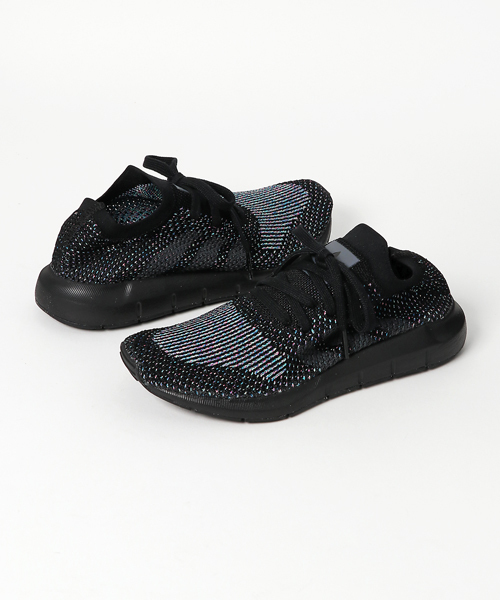 adidas（アディダス）の「オリジナルス スウィフト プライムニット [SWIFTRUN PK]（スニーカー・メンズ・ホワイト系その他/ブラック系その他・22.0cm/26.5cm/22.5cm/25.0cm/24.0cm/23.0cm/24.5cm/25.5cm/23.5cm/28.5cm/27.5cm/26.0cm/27.0cm/28.0cm/29.5cm/29.0cm/30.0cm）」の2枚目の写真