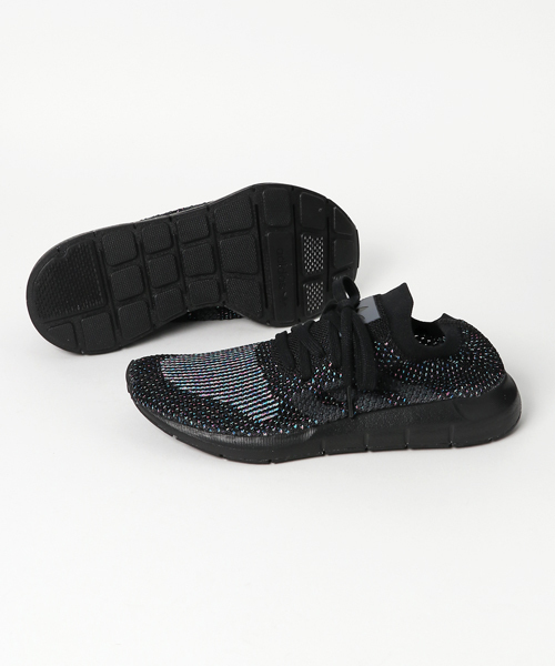 adidas（アディダス）の「オリジナルス スウィフト プライムニット [SWIFTRUN PK]（スニーカー・メンズ・ホワイト系その他/ブラック系その他・22.0cm/26.5cm/22.5cm/25.0cm/24.0cm/23.0cm/24.5cm/25.5cm/23.5cm/28.5cm/27.5cm/26.0cm/27.0cm/28.0cm/29.5cm/29.0cm/30.0cm）」の4枚目の写真