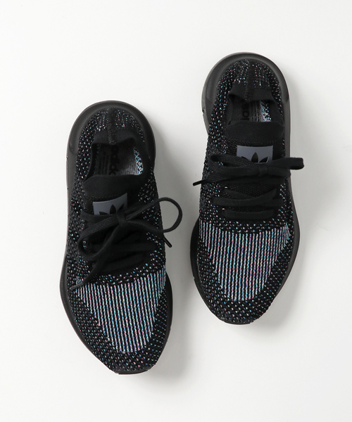 adidas（アディダス）の「オリジナルス スウィフト プライムニット [SWIFTRUN PK]（スニーカー・メンズ・ホワイト系その他/ブラック系その他・22.0cm/26.5cm/22.5cm/25.0cm/24.0cm/23.0cm/24.5cm/25.5cm/23.5cm/28.5cm/27.5cm/26.0cm/27.0cm/28.0cm/29.5cm/29.0cm/30.0cm）」の5枚目の写真