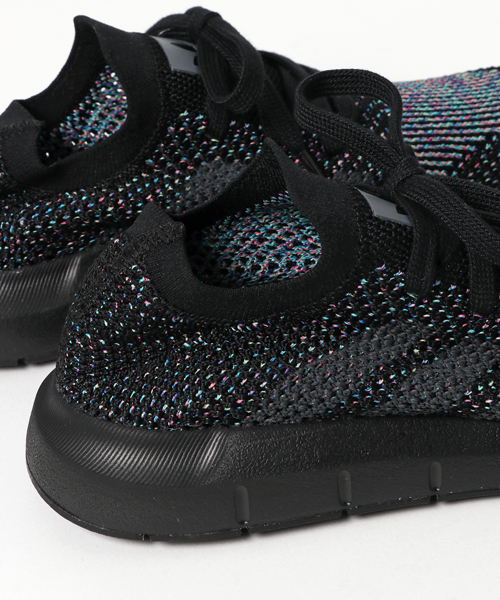 adidas（アディダス）の「オリジナルス スウィフト プライムニット [SWIFTRUN PK]（スニーカー・メンズ・ホワイト系その他/ブラック系その他・22.0cm/26.5cm/22.5cm/25.0cm/24.0cm/23.0cm/24.5cm/25.5cm/23.5cm/28.5cm/27.5cm/26.0cm/27.0cm/28.0cm/29.5cm/29.0cm/30.0cm）」の3枚目の写真