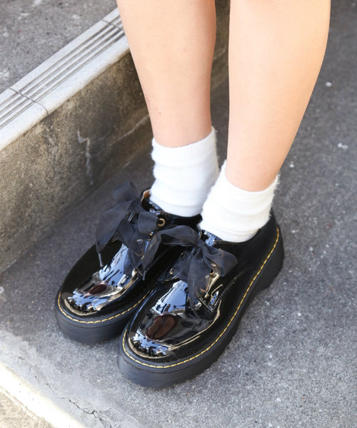 OLIVE des OLIVE（オリーブデオリーブ）の「[再入荷決定!] 厚底リボンシューズ（その他シューズ・レディース・ブラック/ピンク/オフホワイト/スミクロ・MEDIUM/LARGE）」の2枚目の写真