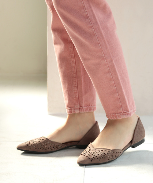 SESTO（セスト）の「カットワークデザインのVカットパンプスフラットサンダル（サンダル・レディース・ブラック/ベージュ/ピンク/シルバー/イエロー/ラベンダー/グリーン/キャメル/レッド系その他/イエロー系その他/パープル系その他/ブルー系その他/ベージュ系その他/ブラウン系その他/ブラック系その他・22.0cm/22.5cm/23.0cm/23.5cm/24.0cm/24.5cm/25.5cm）」の6枚目の写真