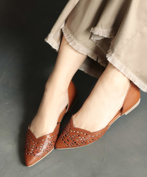 SESTO（セスト）の「カットワークデザインのVカットパンプスフラットサンダル（サンダル・レディース・ブラック/ベージュ/ピンク/シルバー/イエロー/ラベンダー/グリーン/キャメル/レッド系その他/イエロー系その他/パープル系その他/ブルー系その他/ベージュ系その他/ブラウン系その他/ブラック系その他・22.0cm/22.5cm/23.0cm/23.5cm/24.0cm/24.5cm/25.5cm）」の11枚目の写真