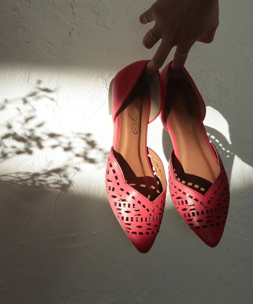 SESTO（セスト）の「カットワークデザインのVカットパンプスフラットサンダル（サンダル・レディース・ブラック/ベージュ/ピンク/シルバー/イエロー/ラベンダー/グリーン/キャメル/レッド系その他/イエロー系その他/パープル系その他/ブルー系その他/ベージュ系その他/ブラウン系その他/ブラック系その他・22.0cm/22.5cm/23.0cm/23.5cm/24.0cm/24.5cm/25.5cm）」の13枚目の写真