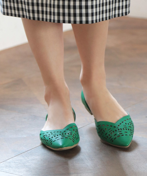 SESTO（セスト）の「カットワークデザインのVカットパンプスフラットサンダル（サンダル・レディース・ブラック/ベージュ/ピンク/シルバー/イエロー/ラベンダー/グリーン/キャメル/レッド系その他/イエロー系その他/パープル系その他/ブルー系その他/ベージュ系その他/ブラウン系その他/ブラック系その他・22.0cm/22.5cm/23.0cm/23.5cm/24.0cm/24.5cm/25.5cm）」の18枚目の写真