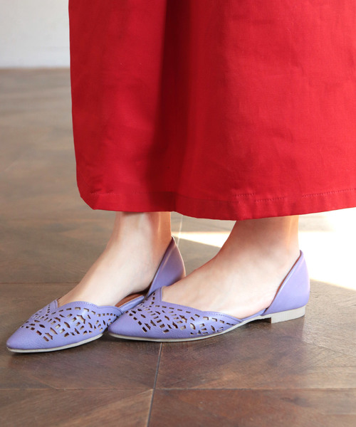 SESTO（セスト）の「カットワークデザインのVカットパンプスフラットサンダル（サンダル・レディース・ブラック/ベージュ/ピンク/シルバー/イエロー/ラベンダー/グリーン/キャメル/レッド系その他/イエロー系その他/パープル系その他/ブルー系その他/ベージュ系その他/ブラウン系その他/ブラック系その他・22.0cm/22.5cm/23.0cm/23.5cm/24.0cm/24.5cm/25.5cm）」の19枚目の写真