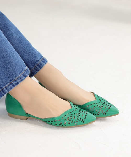 SESTO（セスト）の「カットワークデザインのVカットパンプスフラットサンダル（サンダル・レディース・ブラック/ベージュ/ピンク/シルバー/イエロー/ラベンダー/グリーン/キャメル/レッド系その他/イエロー系その他/パープル系その他/ブルー系その他/ベージュ系その他/ブラウン系その他/ブラック系その他・22.0cm/22.5cm/23.0cm/23.5cm/24.0cm/24.5cm/25.5cm）」の17枚目の写真