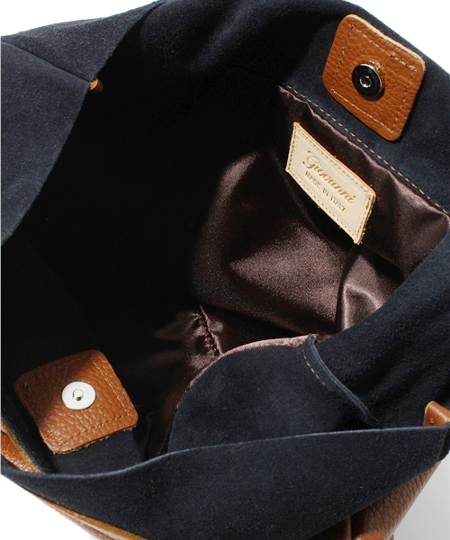 BEAMS BOY（ビームスボーイ）の「giovanni / 2トーン クラッチバッグ（クラッチバッグ・レディース・ブラウン/ネイビー/ブラック/インディゴブルー・ONE SIZE）」の8枚目の写真