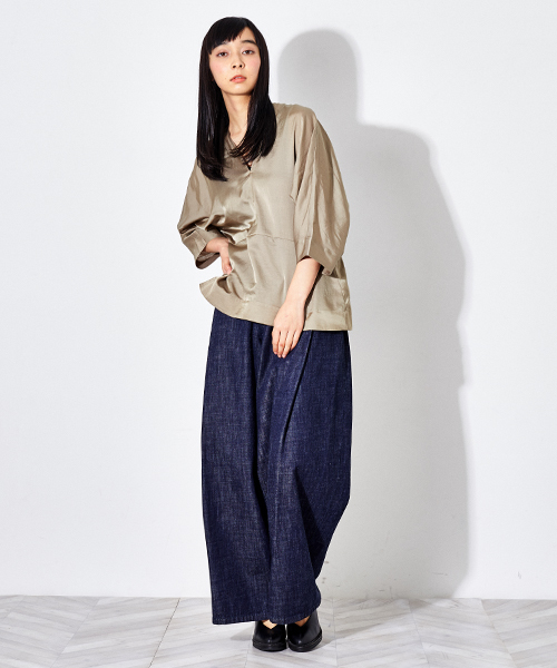 M/M ATTACHMENT(エムエムアタッチメント)の「【M/M ATTACHMENT】T/CサテンヴィンテージペプラムTOP LS81-619(Tシャツ/カットソー・レディース・ネイビー/ベージュ・2)」の5枚目の写真