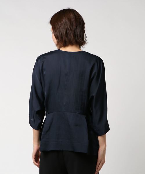 M/M ATTACHMENT(エムエムアタッチメント)の「【M/M ATTACHMENT】T/CサテンヴィンテージペプラムTOP LS81-619(Tシャツ/カットソー・レディース・ネイビー/ベージュ・2)」の4枚目の写真