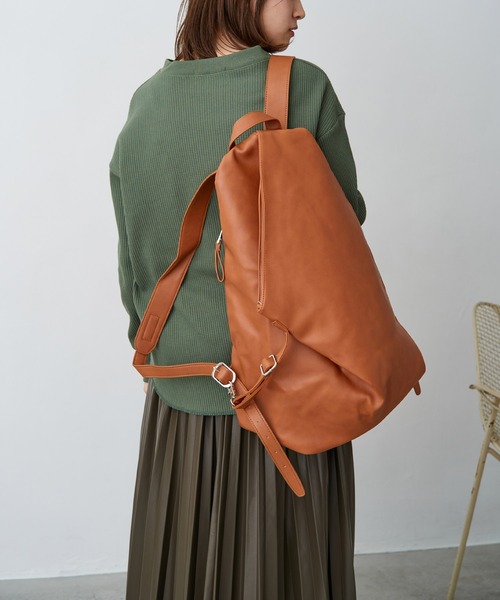 Chaco closet（チャコ クローゼット）の「オリジナルデザインフェイクレザーリュック（バックパック/リュック・レディース・ブラック/ネイビー/グレー/ブラウン/アイボリー/キャメル・FREE）」の16枚目の写真