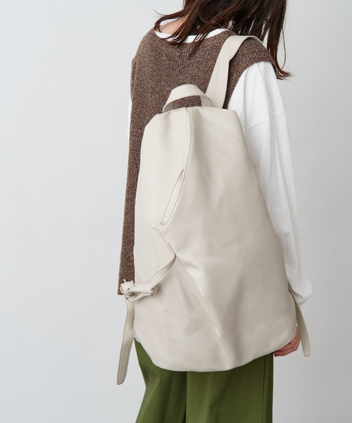 Chaco closet（チャコ クローゼット）の「オリジナルデザインフェイクレザーリュック（バックパック/リュック・レディース・ブラック/ネイビー/グレー/ブラウン/アイボリー/キャメル・FREE）」の11枚目の写真