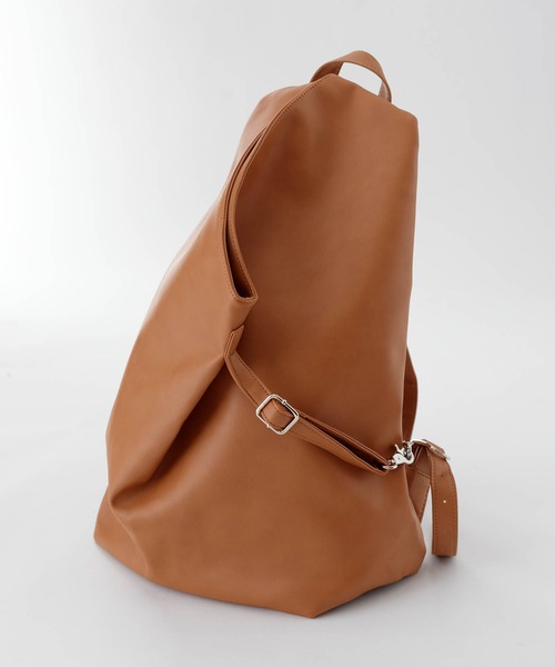 Chaco closet（チャコ クローゼット）の「オリジナルデザインフェイクレザーリュック（バックパック/リュック・レディース・ブラック/ネイビー/グレー/ブラウン/アイボリー/キャメル・FREE）」の17枚目の写真