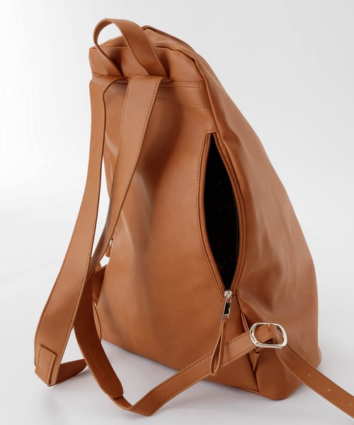 Chaco closet（チャコ クローゼット）の「オリジナルデザインフェイクレザーリュック（バックパック/リュック・レディース・ブラック/ネイビー/グレー/ブラウン/アイボリー/キャメル・FREE）」の20枚目の写真