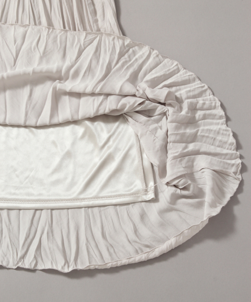 LOWRYS FARM（ローリーズファーム）の「サテンワッシャープリーツスカート　855005（スカート・レディース・ブラック/グレー/イエロー/ブルー・FREE）」の10枚目の写真