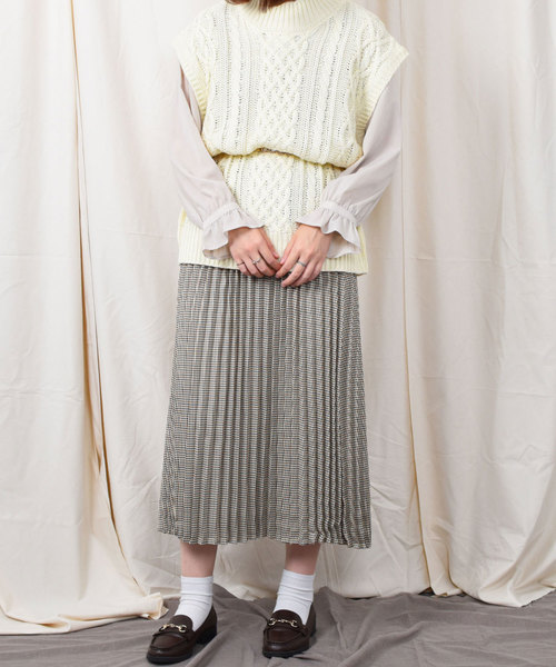 PairPair(ペアペア)の「ケーブルハイネックニットベスト(ベスト・レディース・ダークブラウン/レンガ/アイボリー/モカ・FREE)」の7枚目の写真