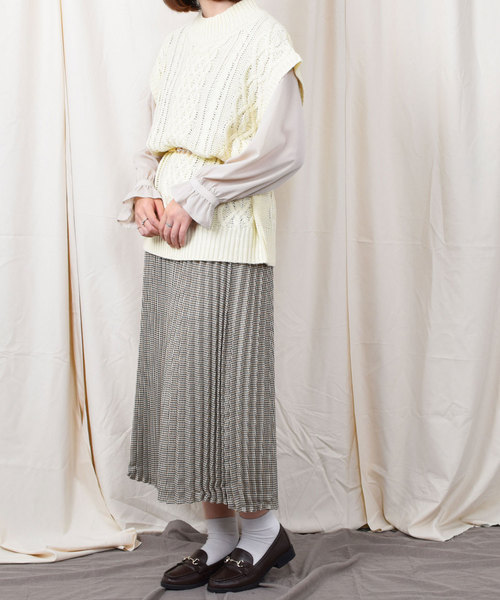 PairPair(ペアペア)の「ケーブルハイネックニットベスト(ベスト・レディース・ダークブラウン/レンガ/アイボリー/モカ・FREE)」の8枚目の写真