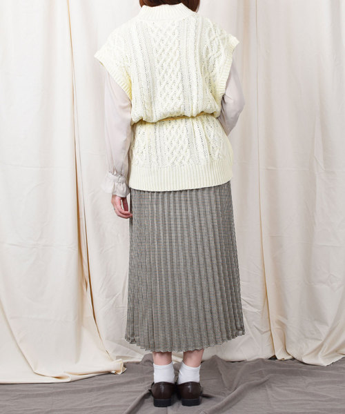 PairPair(ペアペア)の「ケーブルハイネックニットベスト(ベスト・レディース・ダークブラウン/レンガ/アイボリー/モカ・FREE)」の9枚目の写真