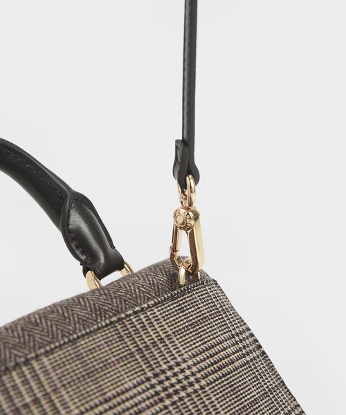 CHARLES & KEITH（チャールズ & キース）の「レクタングラー ベルトバッグ / Rectangular Belt Bag（ショルダーバッグ・レディース・ブラウン/マルチ/アイボリー・S）」の15枚目の写真